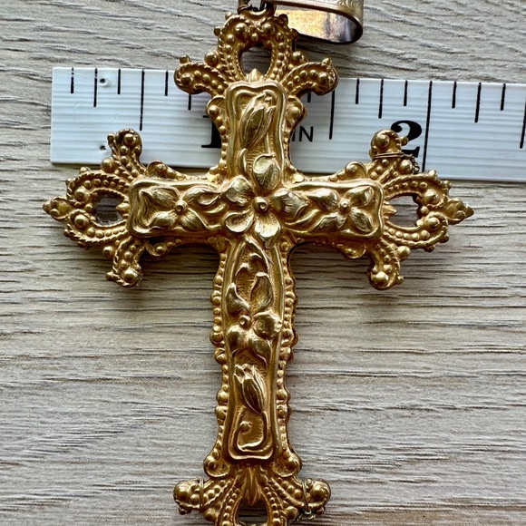 SOLD! Signed Miriam Haskell Vintage Cross Pendant Floral Baroque Gold-Tone 1960s - Picture 8 of 10